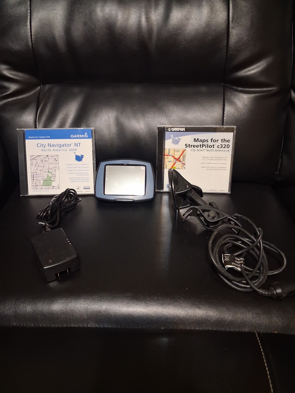 Garmin StreetPilot c320 with Cds Charger and Car Accessories